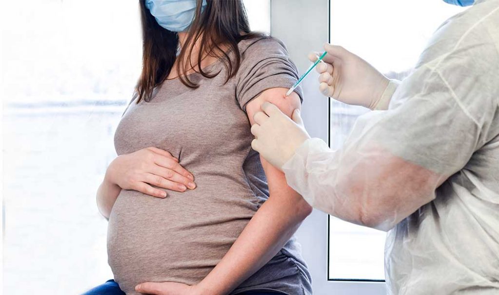 Estudio afirma que las embarazadas vacunadas contra Covid-19 transmiten anticuerpos al bebé