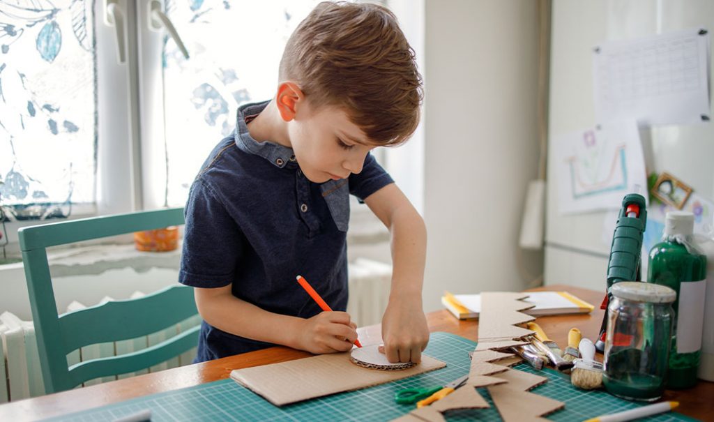 ¿Por qué debes dejar a tu hijo solo de vez en cuando?