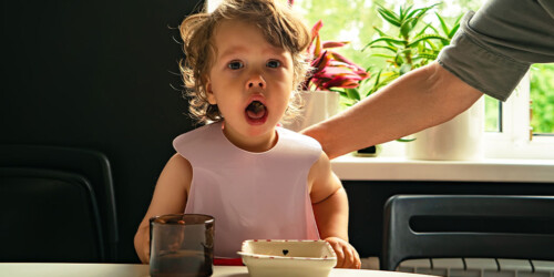 6 alimentos con los que se atragantan los niños comunmente
