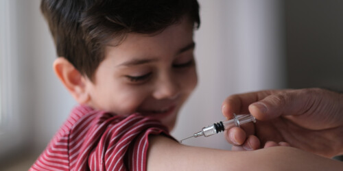 CDC aprueba la aplicación de vacuna Pfizer en niños de 5 a 11 años