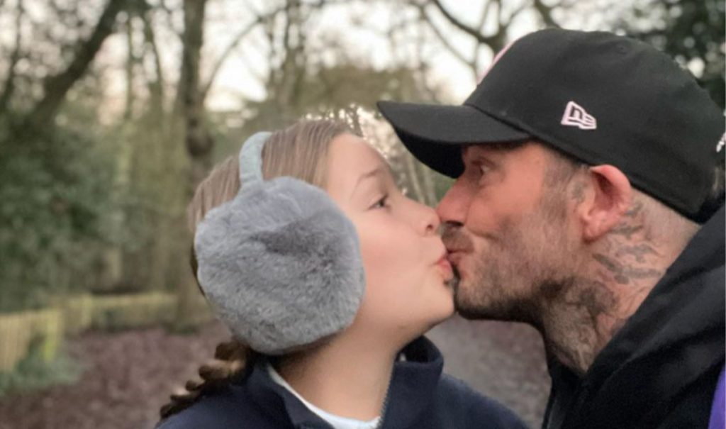 David Beckham besa a su hija de 10 años en la boca y lo atacan en redes