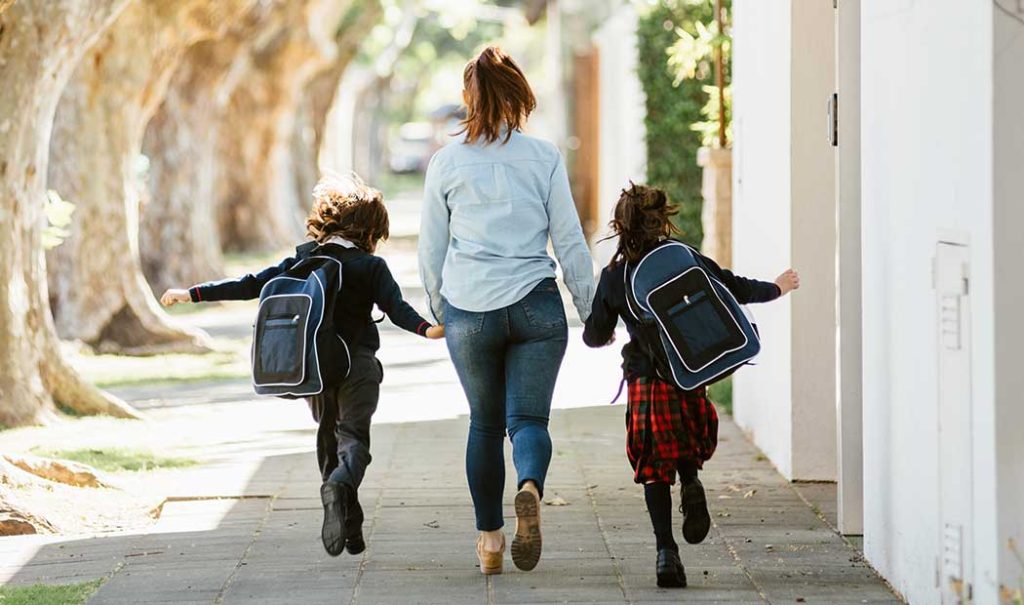 Beneficios de ir a la escuela caminando con tus hijos