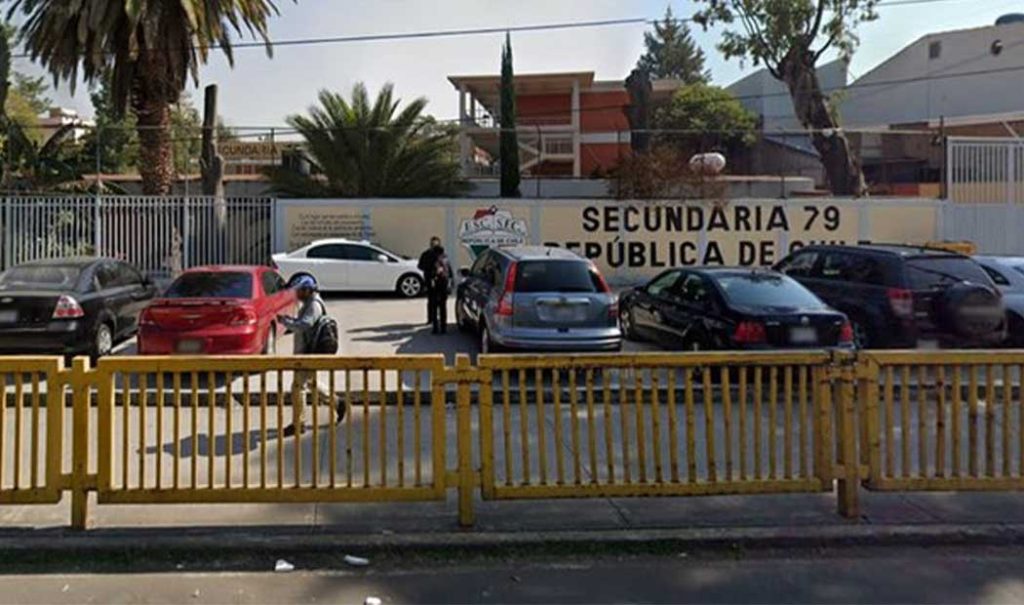 En Iztapalapa un alumno entró con una pistola a su secundaria y se disparó