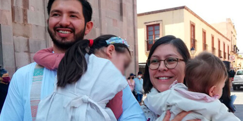 Registraron a la primera bebé con los apellidos maternos de sus papás en México
