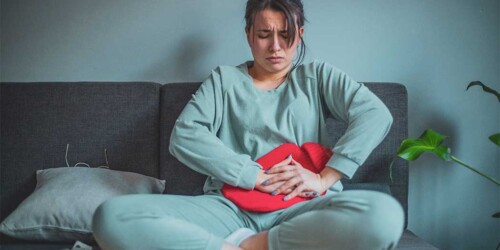 Mujeres y personas menstruantes podrían faltar al trabajo por cólicos si se avala esta reforma