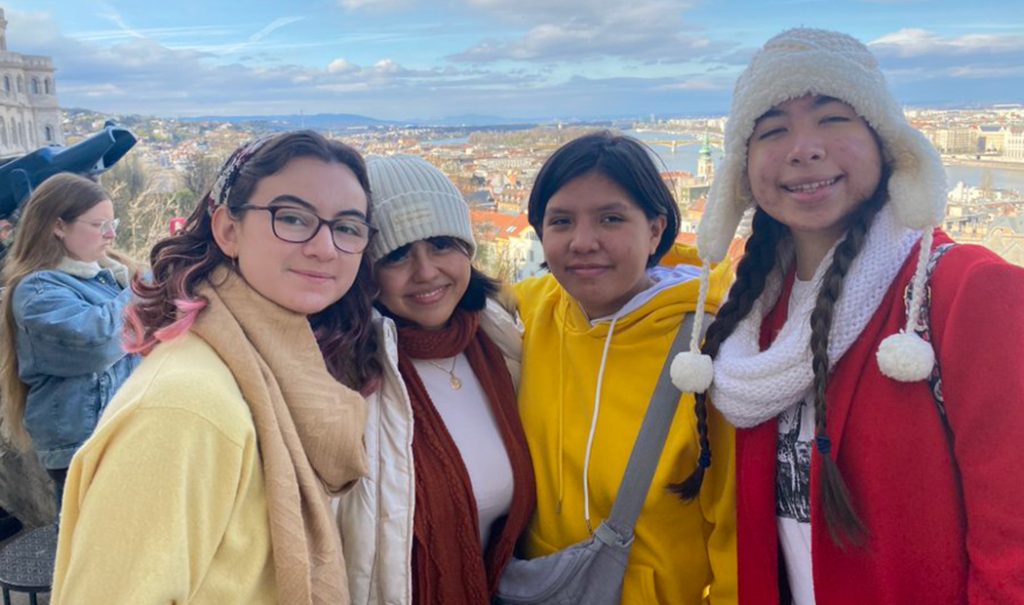 Niñas mexicanas ganan medallas en Olimpiada Matemática Europea