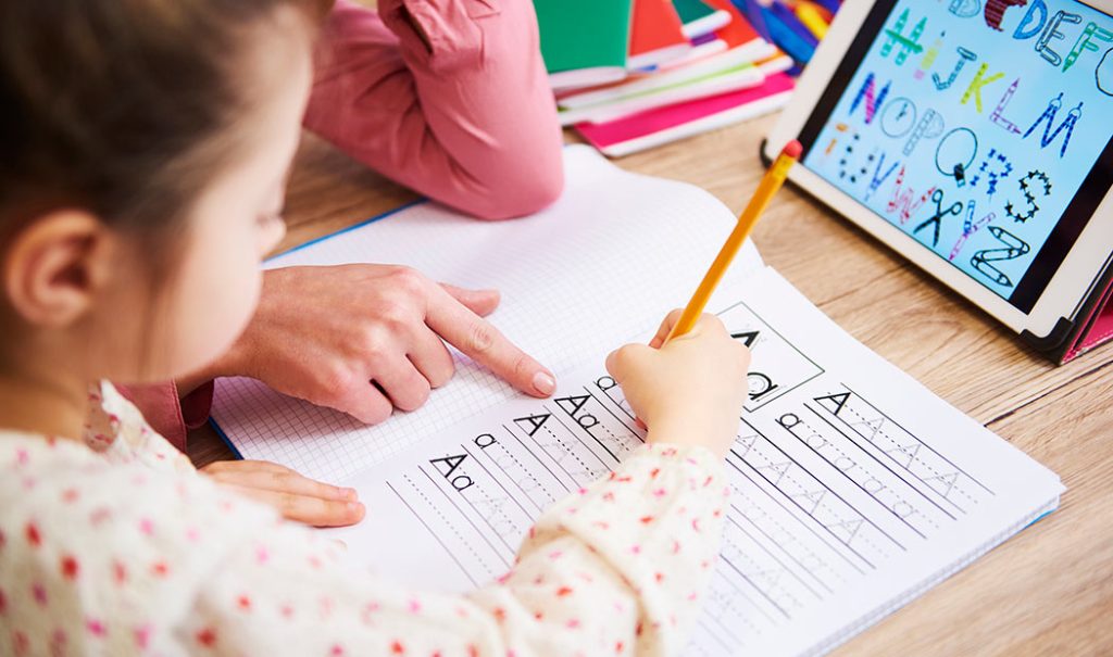 ¿Cómo enseñarle a un niño a agarrar el lápiz?