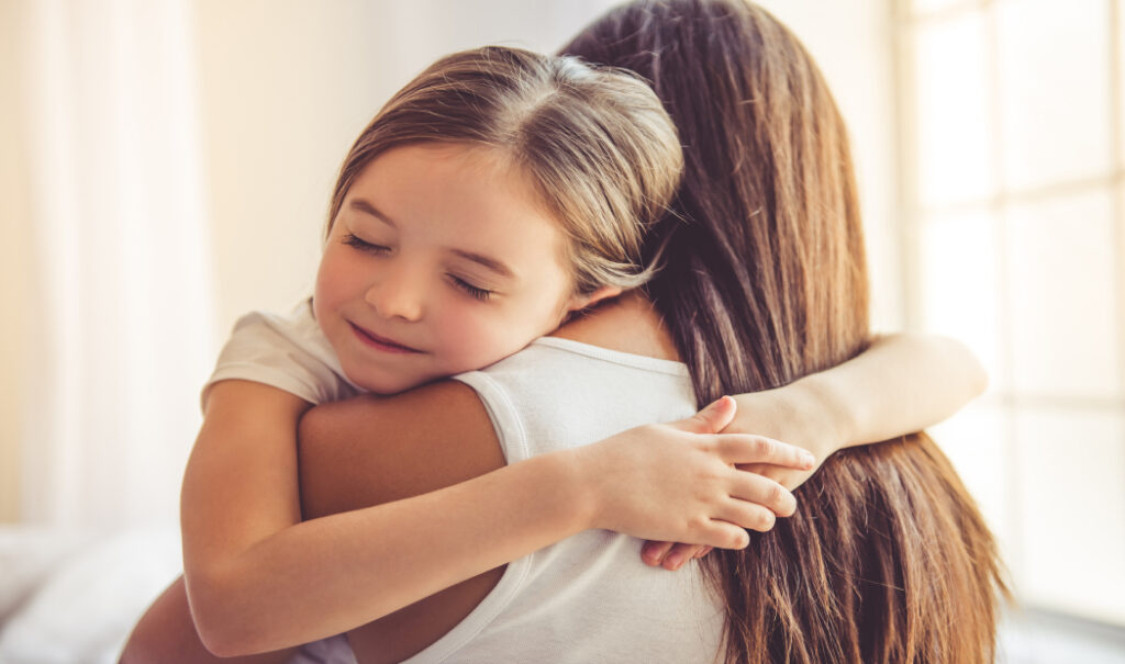 ¿Por qué el abrazo de mamá es la mejor terapia para todos?