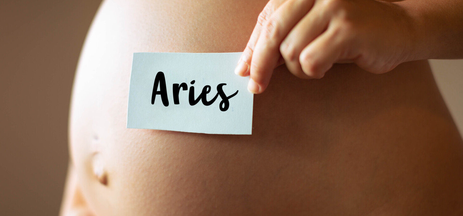 mujer embarazada de bebe aries