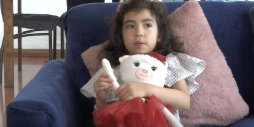 Historia: Niña de siete años sobrevive a cáncer de mama