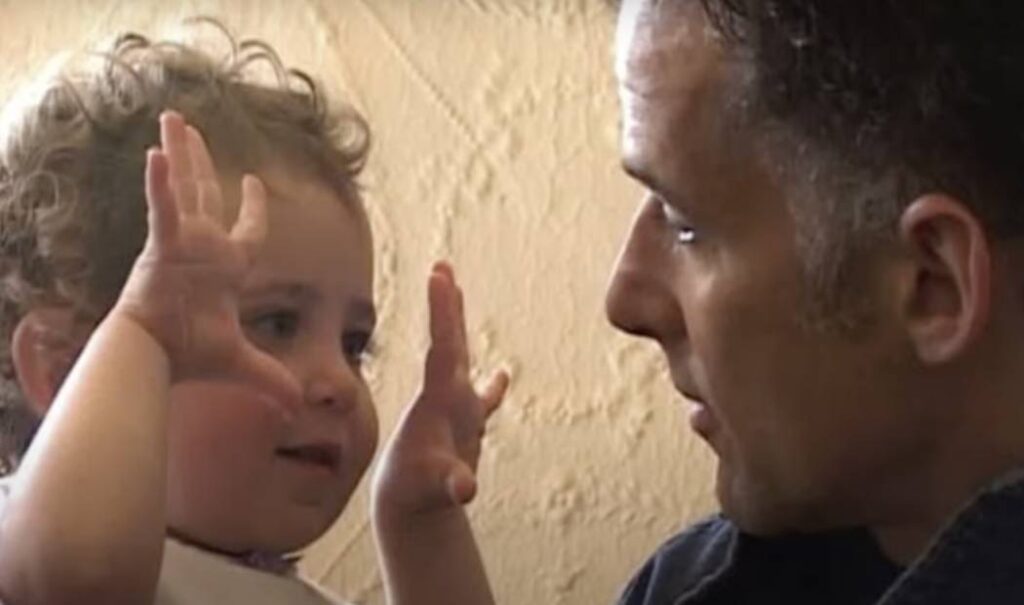 Cortometraje para la familia: papá graba a su hija durante 16 cumpleaños