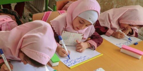 En escuelas intoxican a niñas iraníes de al menos 10 años