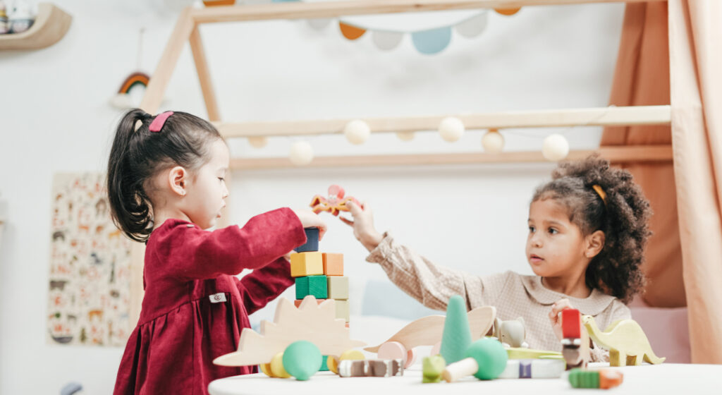 Cómo mejorar la confianza y autoestima en niños, según el método Montessori
