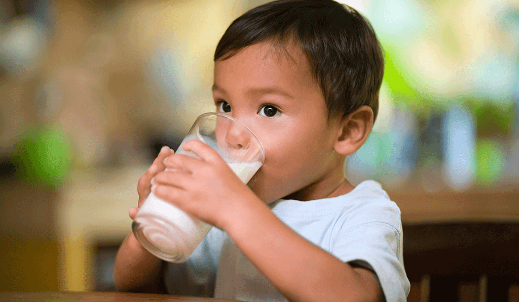 Cómo beneficia a tu hijo la leche de cabra
