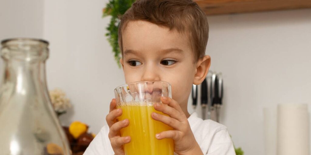 jugo en el desayuno para niños