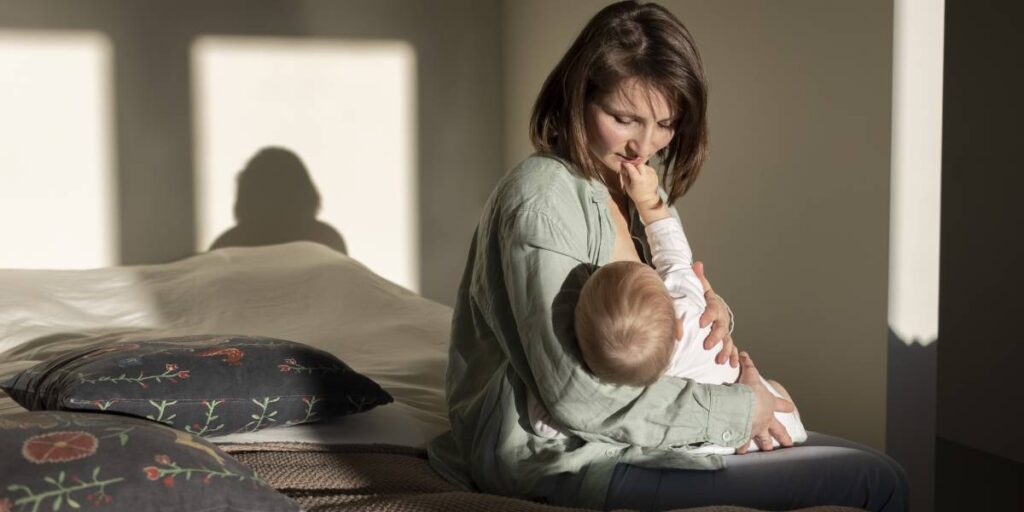 Agotamiento en la maternidad: hoy los papás son menos felices