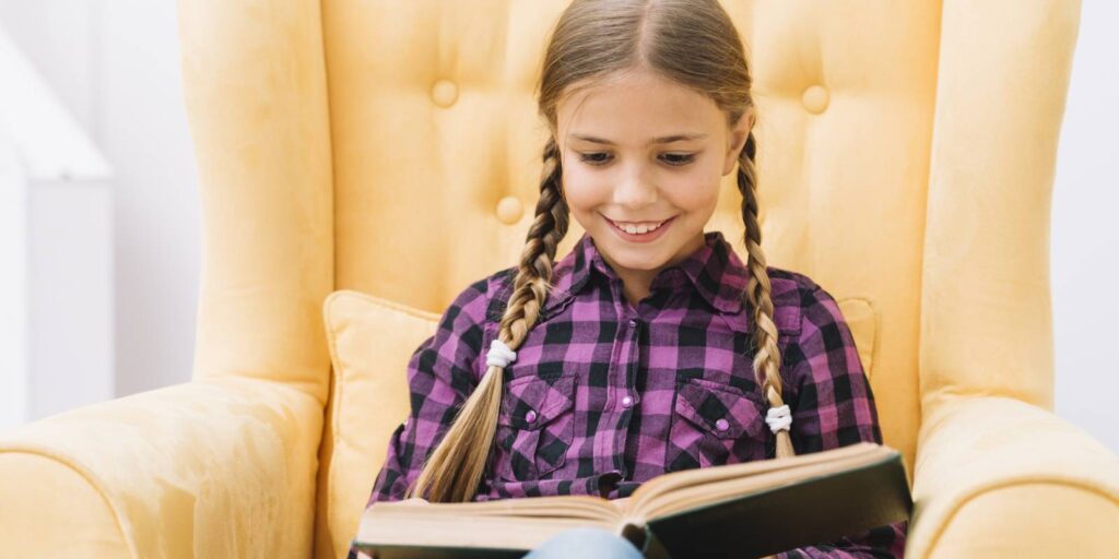 nina leyendo