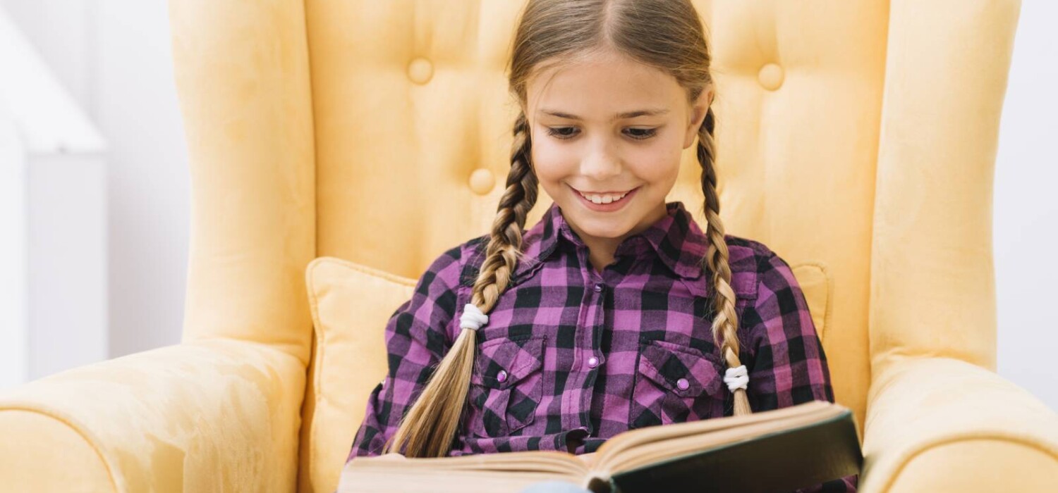 nina leyendo