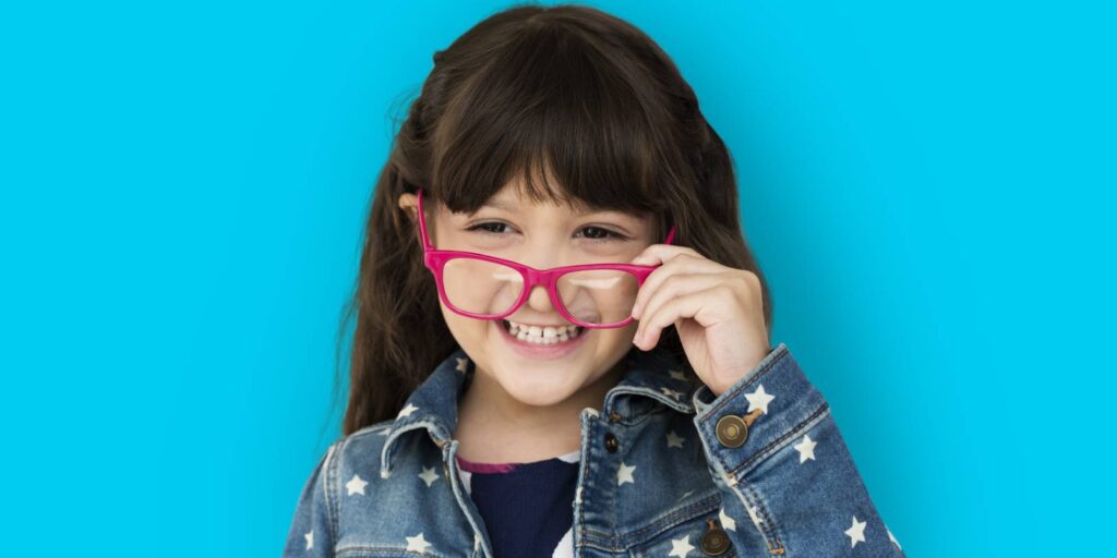 ¿Cómo saber si tu hijo necesita lentes para la escuela?