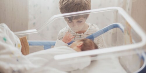 Guía para visitar a un recién nacido: lo que debes saber