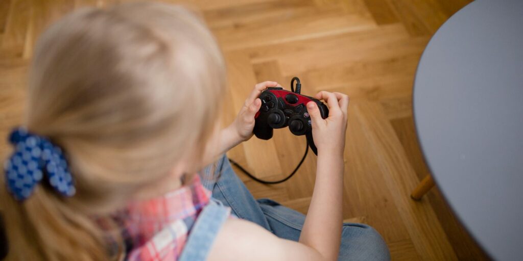 Engaña a una niña de 9 años en Roblox y finge secuestro para cobrar ‘rescate’