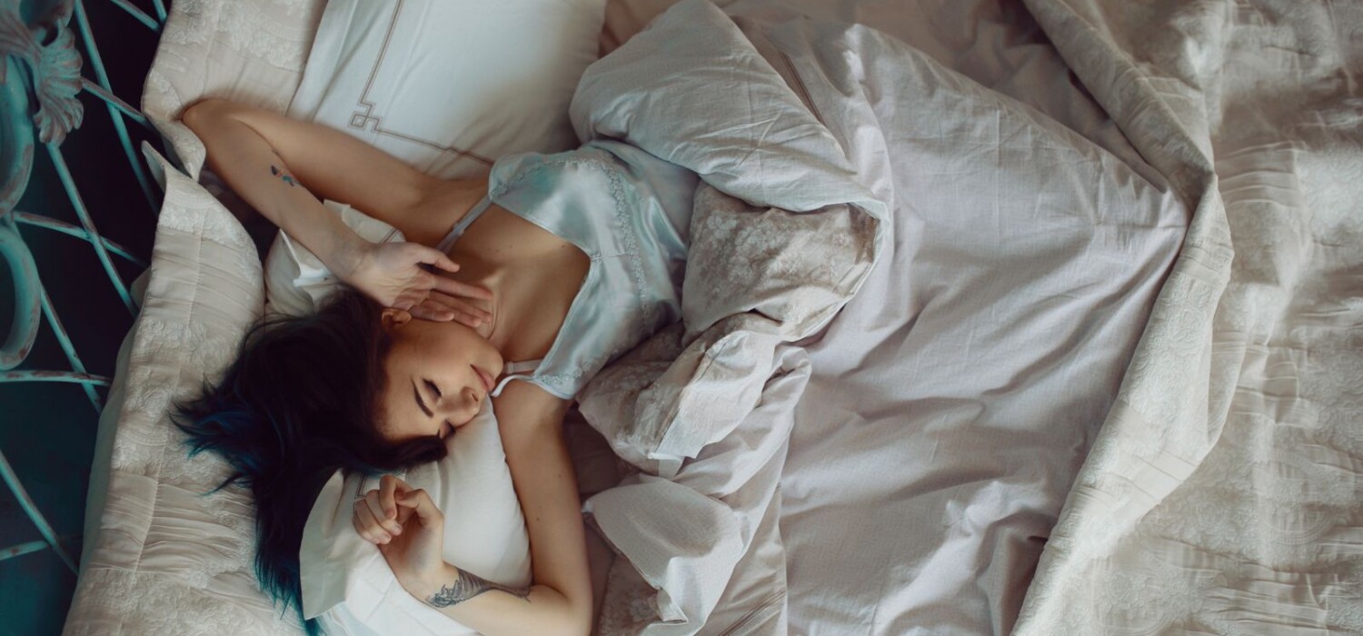 beneficios de dormir sola