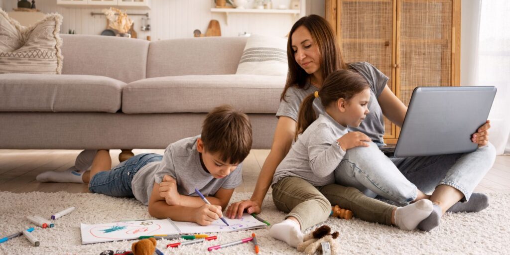 ¿Quedarte en casa con los niños es más difícil que trabajar? Muchos padres dicen que sí