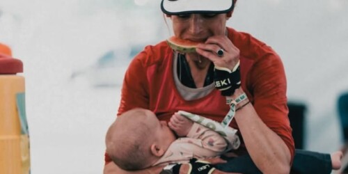 Mamá gana ultramaratón dando pecho a su bebé de 6 meses