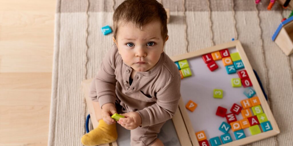Juegos fáciles para estimular a tu bebé sin gastar tanto
