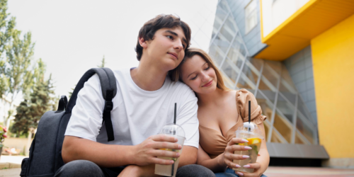 ¡No más celos! ¿Qué hago si mi hijo está teniendo su primera pareja?