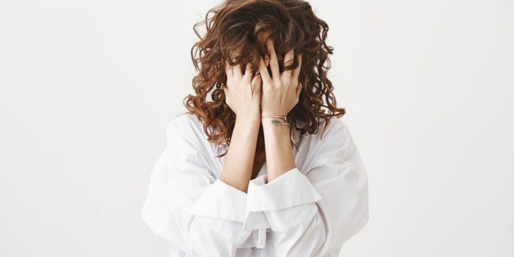 ¿Por qué odio a mi pareja después de tener a mi bebé?