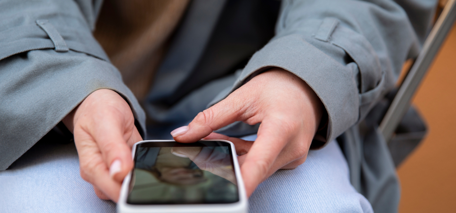 Revisar el celular de tus hijos