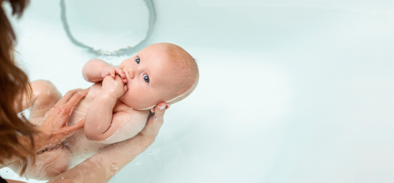 Bañar a tu bebé de manera segura