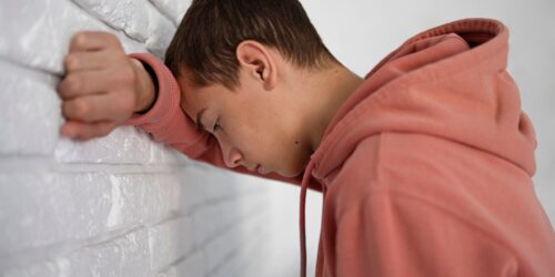 ‘Me cae mal mi hijo adolescente’… ¿Es normal?