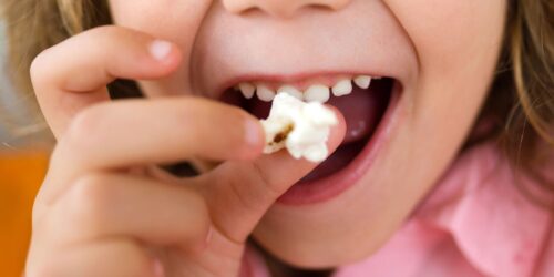 Por estas razones le sale caries a tu hijo… ¡no es azúcar!