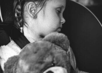 ¿Qué hacer si tu hijo se queda encerrado en el coche?