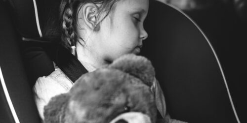 ¿Qué hacer si tu hijo se queda encerrado en el coche?