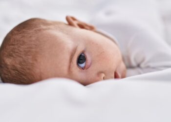Lo que el sueño hace en el cerebro de tu bebé (y no sabías)
